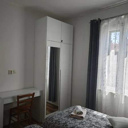 Old Town With Private Indoor Garage Parking Apartman