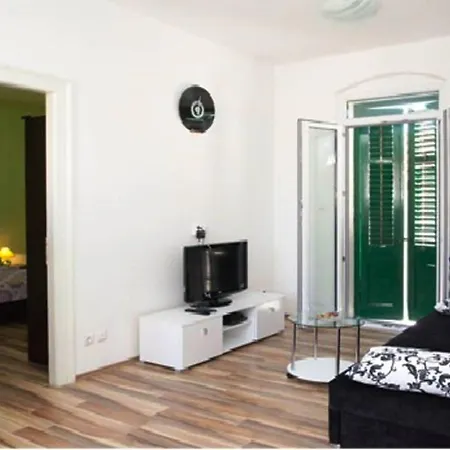 Old Town With Private Indoor Garage Parking *