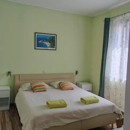 Old Town With Private Indoor Garage Parking