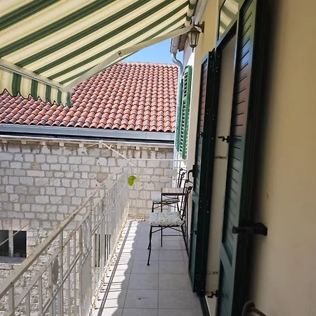 Old Town With Private Indoor Garage Parking Апартаменты *