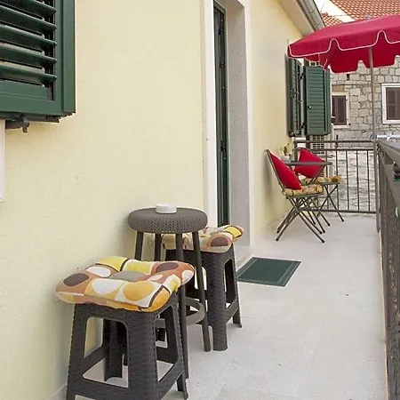 Old Town With Private Indoor Garage Parking Split