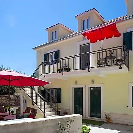 Old Town With Private Indoor Garage Parking Appartement *