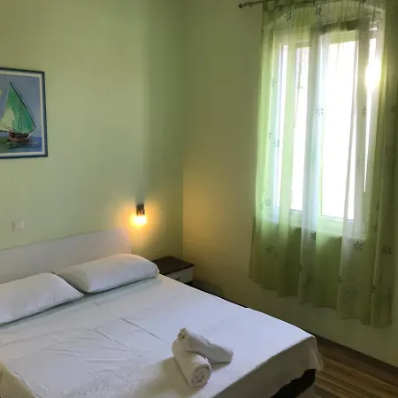 Old Town With Private Indoor Garage Parking * Split