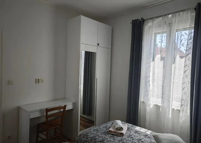 Old Town With Private Indoor Garage Parking 아파트