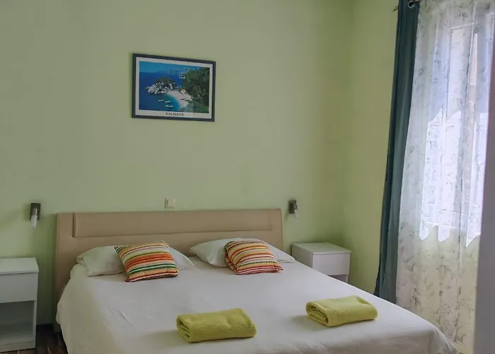 Old Town With Private Indoor Garage Parking