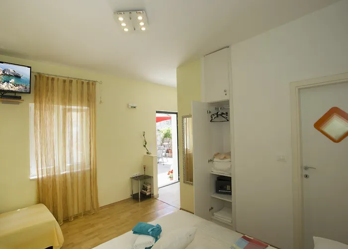 Old Town With Private Indoor Garage Parking * 스플리트