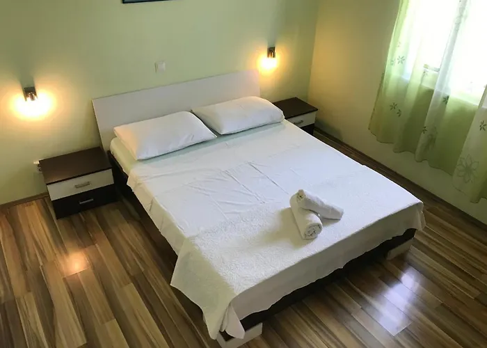 Old Town With Private Indoor Garage Parking 아파트 *